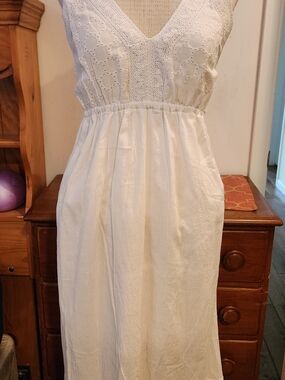 White Waves Lace V-Neck Women's Dress